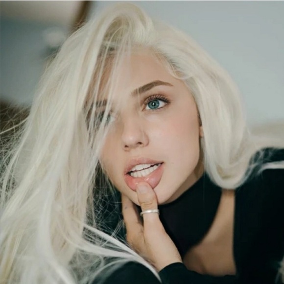 - ✨24” PLATINUM BLONDE  STRAIGHT LACE FRONT …NEW main image 5